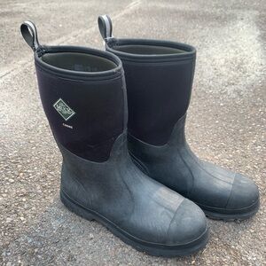 Men’s Size 16 Muck Boot, waterproof, tall, very sturdy